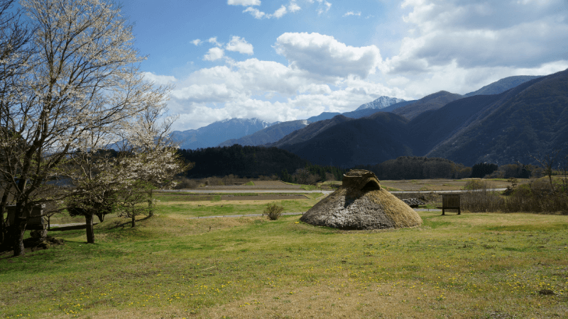 土葬は縄文時代から昭和中期頃まで行われてきました。 